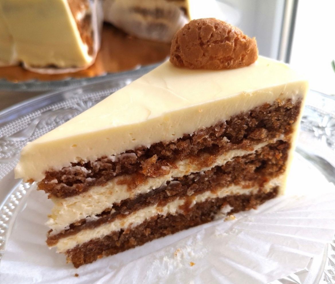 Tort Carrot Cake